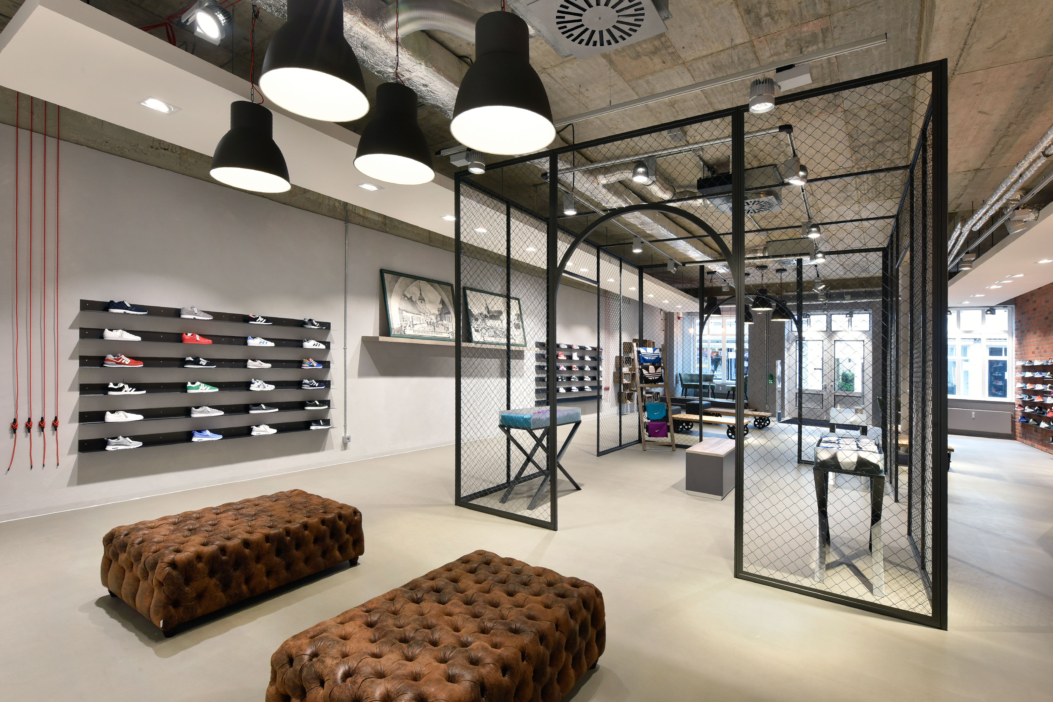 Käfig Streckmetall Sneakstar Betonlook Sneaker Caps Urban Design cool szene trend Shop Design