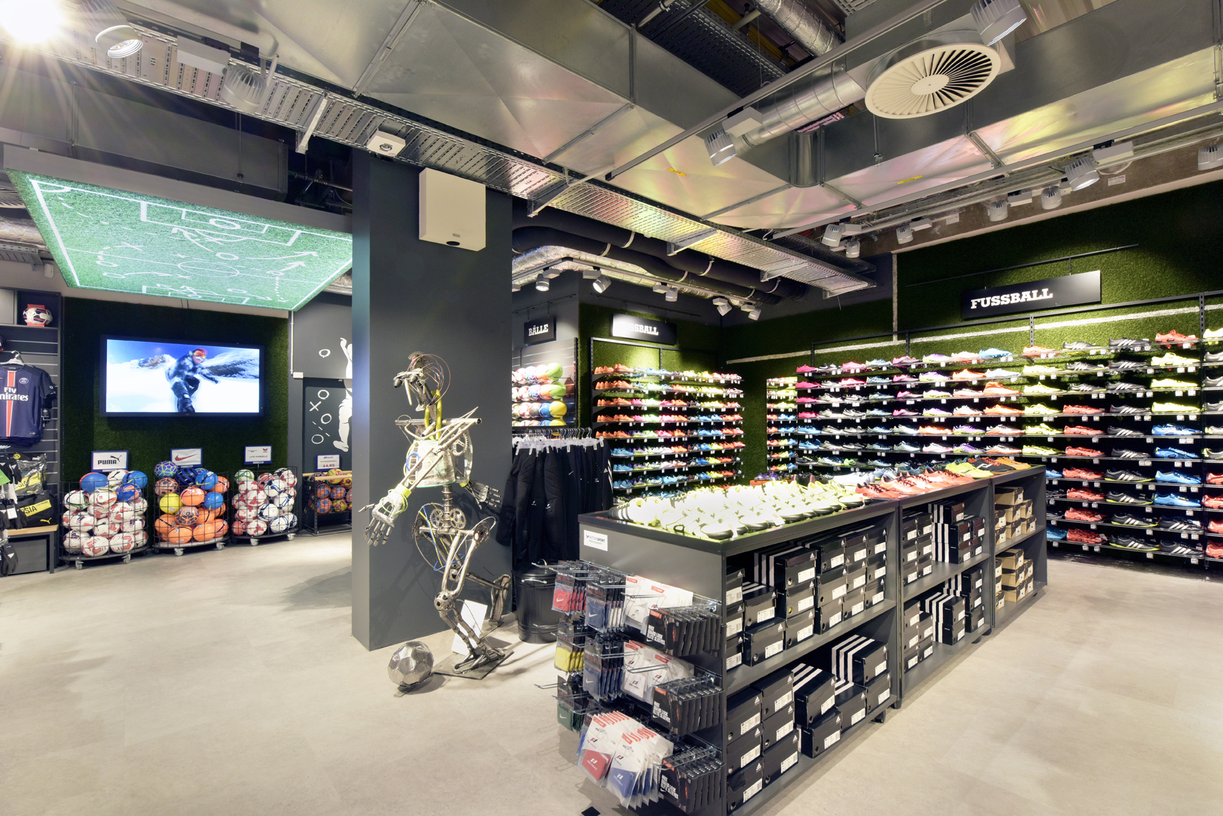 Intersport Profimarkt Lübeck Nette+Hartmann Hamburg CITTI Park Shopdesign Retail Gestaltung Football 