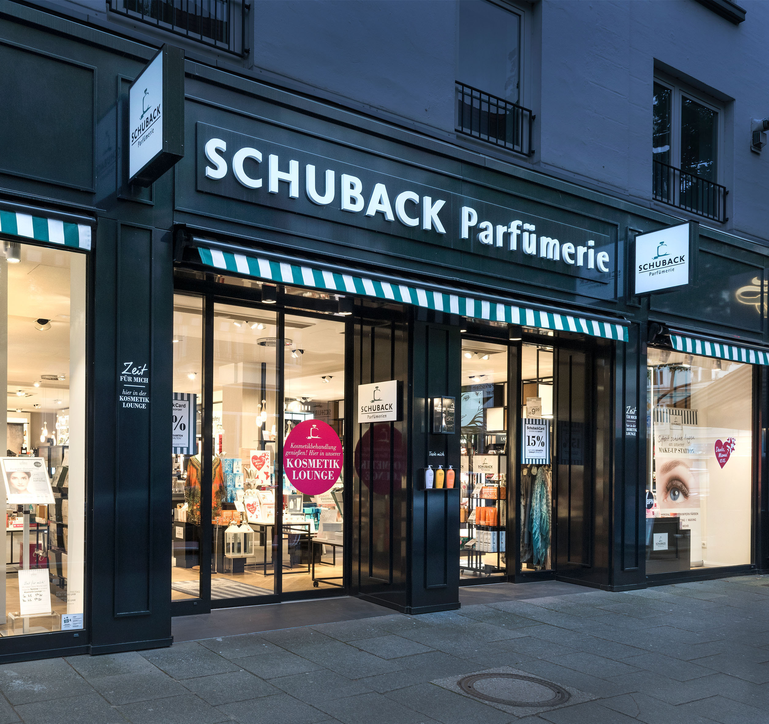 Parfümerie Schuback Fassade Neugestaltung Nette+Hartmann französischer Stil Hamburg Design Shopgestaltung Ladenbaukonzept