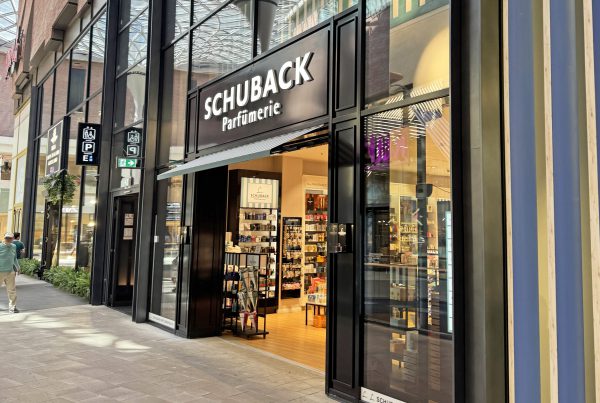Schuback Parfümerien Westfield Center Hamburg Fassade